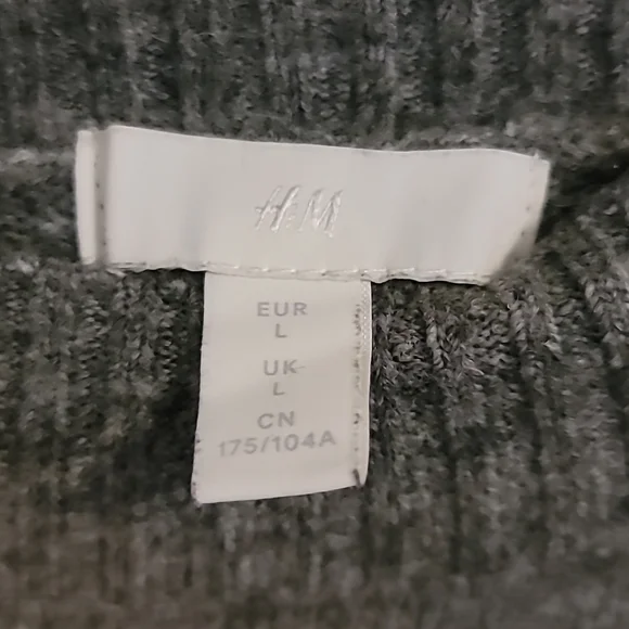 H&M Sweater - Picture 3 of 5